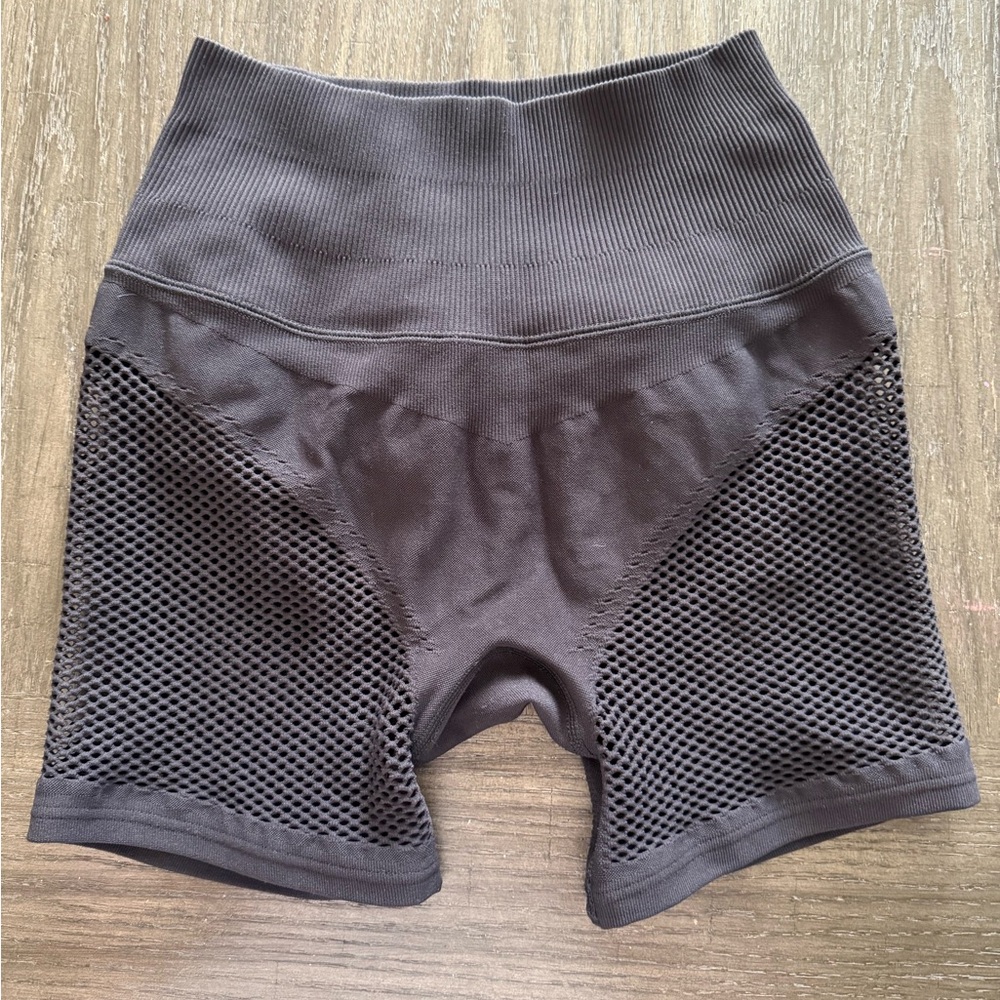 ALO Yoga seamless fish net shorts